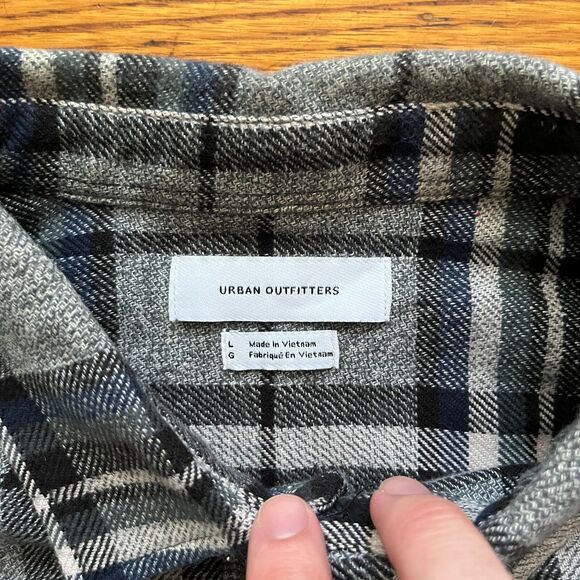 Urban Outfitters Flannel Button Up Shirt Men's Large Gray Plaid Casual Normcore - Picture 3 of 5